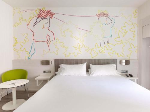 Hotel ibis Styles Madrid Prado Room Type - Standard Queen Room
