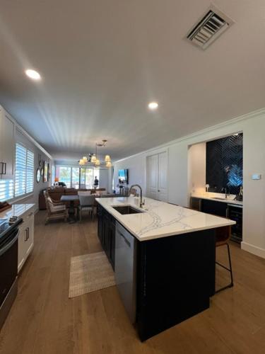 Bahama Beach Club Luxury 4 bedroom 3 bathroom Beachfron Condo in Treasure Cay