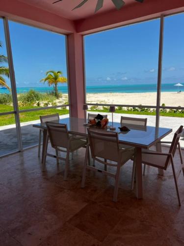 Bahama Beach Club Luxury 4 bedroom 3 bathroom Beachfron Condo in Treasure Cay