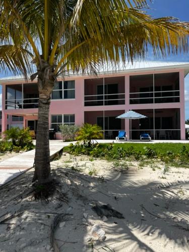 Bahama Beach Club Luxury 4 bedroom 3 bathroom Beachfron Condo in Treasure Cay