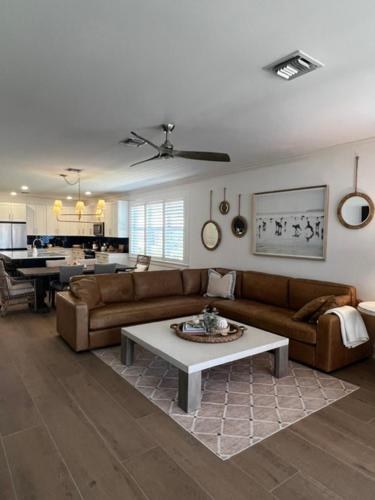 Bahama Beach Club Luxury 4 bedroom 3 bathroom Beachfron Condo in Treasure Cay