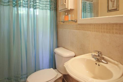 Large pool gardens and close to beach - Aqua Bliss - image 2