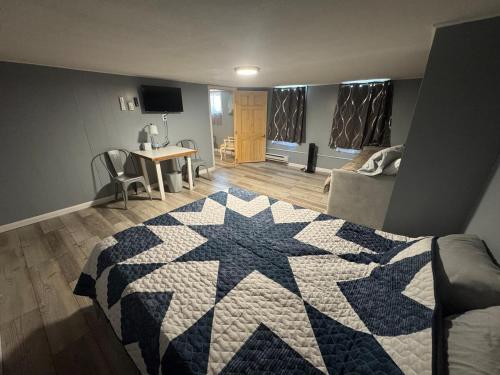 CreekSide Manor 4 Bedroom10 Beds in Reedsville (WV)