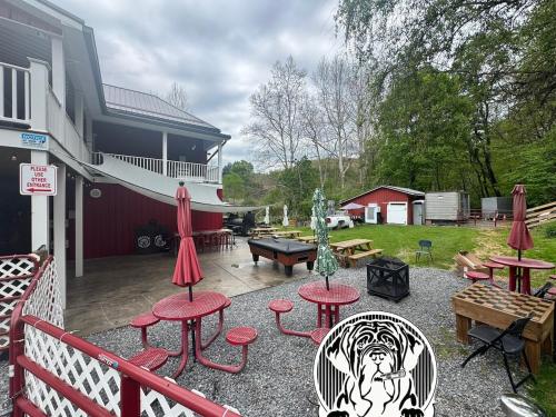 CreekSide Manor 4 Bedroom10 Beds in Reedsville (WV)