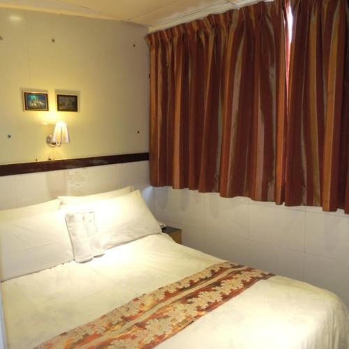 Hotel Guan Zhou Located in Mongkok, Hotel Guan Zhou is a perfect starting point from which to explore Hong Kong. The property offers a wide range of amenities and perks to ensure you have a great time. Service-minded