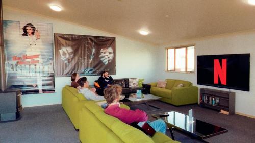 Shared lounge/TV area, Adventure Taupō Hostel in Taupo