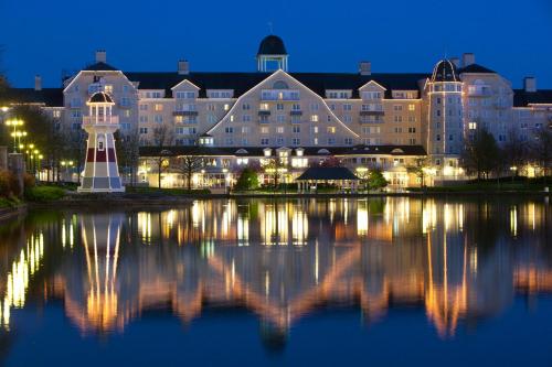 Disney Newport Bay Club - 숙소 외관
