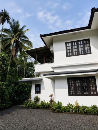 Sahyadri Homestay wayanad in Paralikunnu