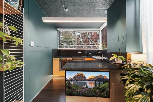 Stylish Elizabeth Bay Studio - Walk to Harbour - image 5