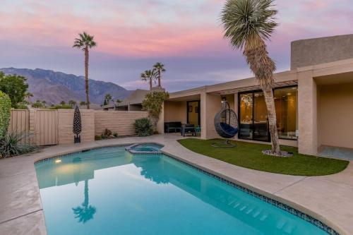 Stylish Palm Springs Retreat with Pool - image 4