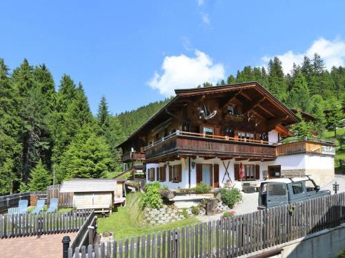 Chalet Hochfügen by Ski Slope