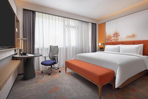 Bed, Hampton by Hilton Hangzhou West Lake Wulin Square in Wulin Square District