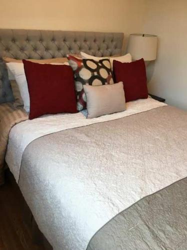 One Bedroom Central to Studios walk to NoHo West - image 4