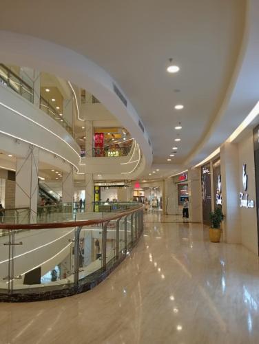 מגרש משחקים, Desatu Hotel in מדן