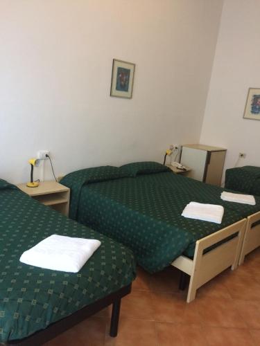 Quadruple Room image 6