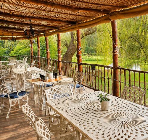 Étterem, Old Mill Lodge , Working Ostrich Farm and Restaurant in Oudtshoorn