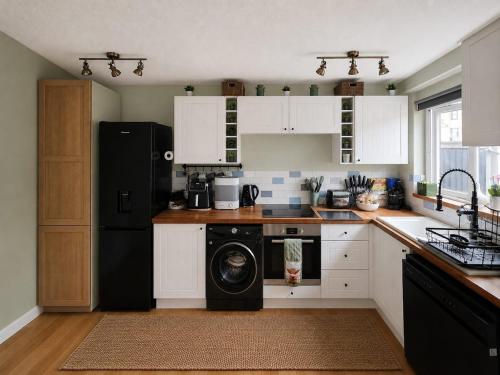 Lakeside Woking Retreat in Woking