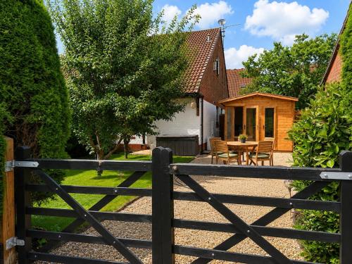 Lakeside Woking Retreat in Woking