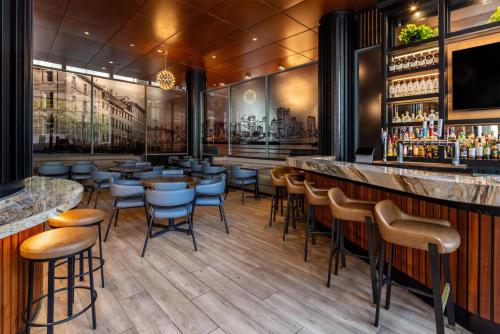 Embassy Suites by Hilton Montreal - image 5
