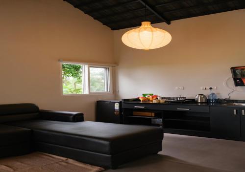 مطبخ, Private 2BHK-AC Estate stay with sunrise view in Muttil
