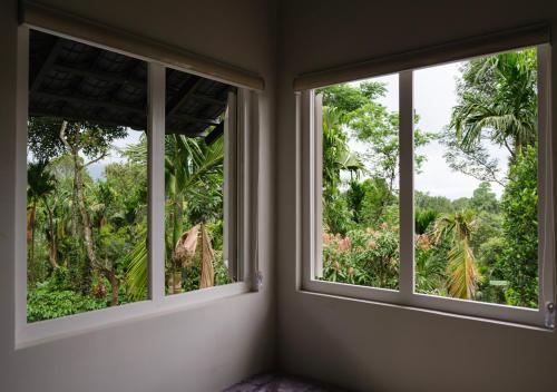 المنطقة المحيطة, Private 2BHK-AC Estate stay with sunrise view in Muttil
