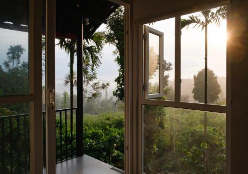 المنطقة المحيطة, Private 2BHK-AC Estate stay with sunrise view in Muttil