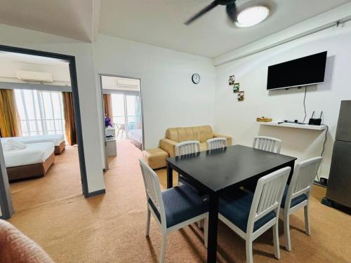 Seaview Deluxe Rainbow Paradise Tg Bungah 8pax, Penang