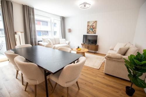 Bright Newly Renovated Apartment with Balcony - Special WHITE RABBIT 21 Apartment, Basel, up to 6 guests