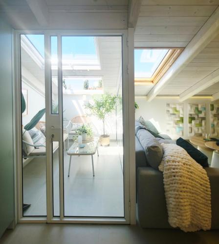 Stylish Rooftop Loft Near Tel Aviv & Airport in South Tel Alviv