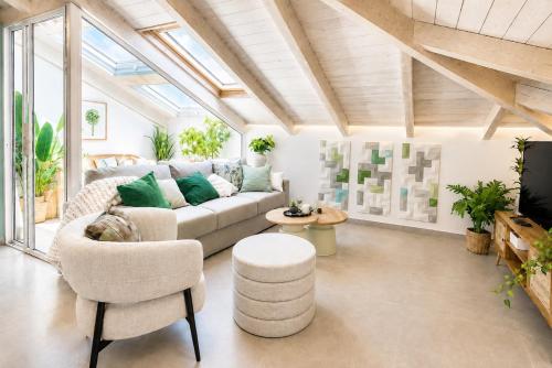 Stylish Rooftop Loft Near Tel Aviv & Airport in South Tel Alviv
