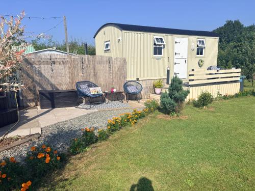 Whitethorn Shepherds Hut