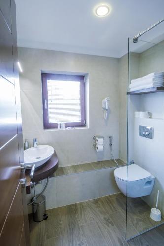 Hotel Noble - image 4