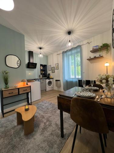 Le Forge T2 cosy - centre ville - parking gratuit - Location saisonnière - Montluçon