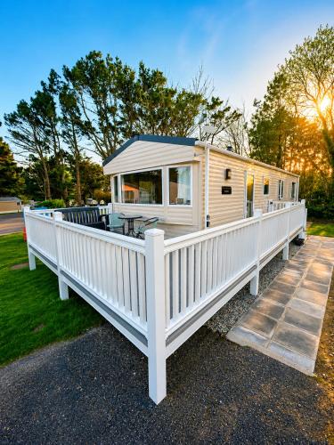 JL Cornwall Newquay Caravan in Trebarber