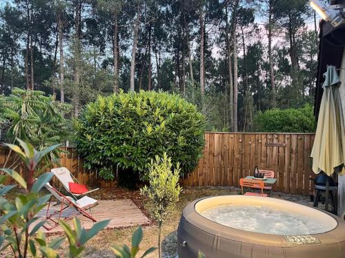 Aed, Studio 4 étoiles Sore 30 m² avec jacuzzi (Studio 4 etoiles Sore 30 m² avec jacuzzi) in Argelouse