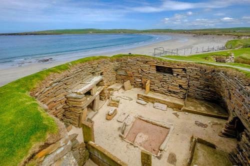 Цікаві місця поруч, Luxury Orkney Cottage with Hot Tub in Орфір
