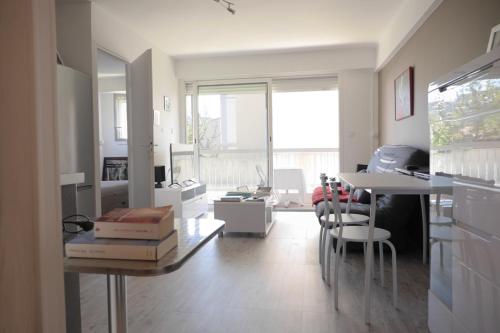 Calm one-bedroom apartment with balcony