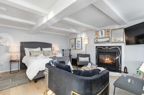 Private Oceanfront Suite Hot Tub & Fireplace in Lunenburg (NS)