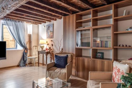 Signoria & Duomo - Historic Florence Home