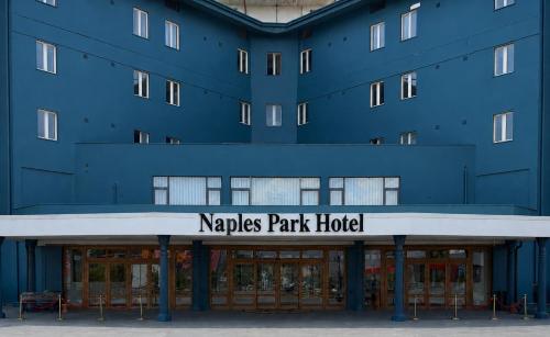 Фасада на хотела, Naples Park Hotel in Мариляно