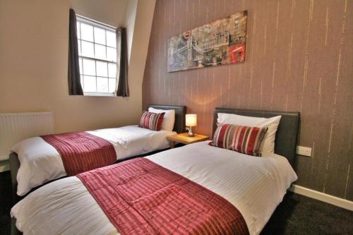 Central Hotel Gloucester Room Type - Deluxe Double or Twin Room