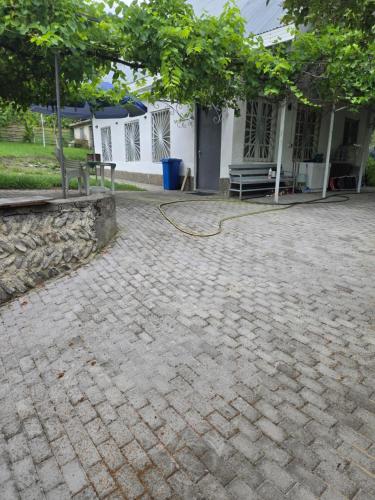 Tengos home in Ananuri