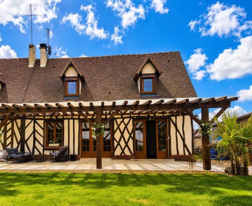 Maison à colombages 1 - situé à 15min de l'aéroport Paris-Beauvais (Maison a colombages 1 - situe a 15min de l'aeroport Paris-Beauvais) in 埃敘勒