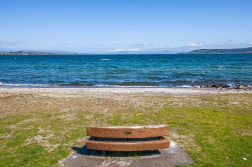 Fenworth - Taupo Holiday Home - image 2