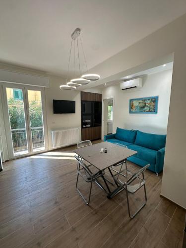 Bright two-room apartment with garden