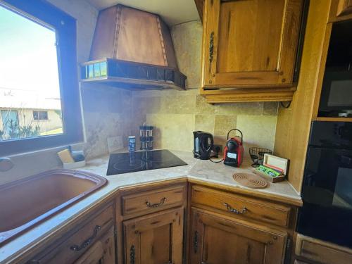 Maison à colombages 2 - situé à 15 min de l'aéroport Paris-Beauvais (Maison a colombages 2 - situe a 15 min de l'aeroport Paris-Beauvais) in 埃敘勒