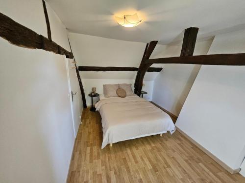 Maison à colombages 2 - situé à 15 min de l'aéroport Paris-Beauvais (Maison a colombages 2 - situe a 15 min de l'aeroport Paris-Beauvais) in 埃敘勒