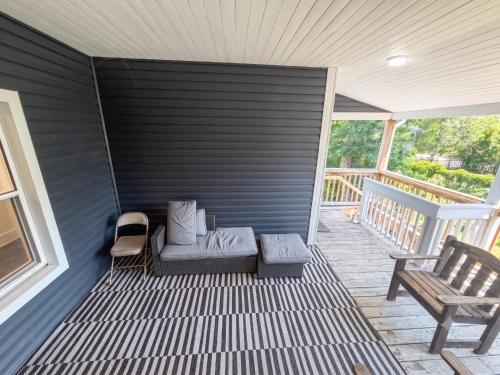 Centre of Wolfville 3rd Floor View 2BR & 3 Queen Beds in Wolfville (NS)