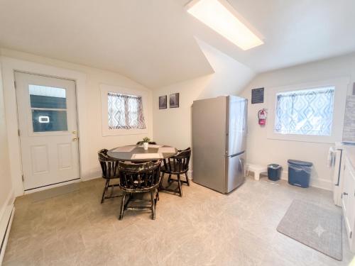 Centre of Wolfville 3rd Floor View 2BR & 3 Queen Beds in Wolfville (NS)