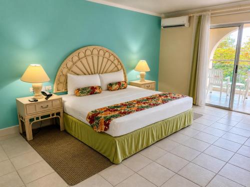 Sunbay Hotel- Daily Breakfast & Beach Access Included in Maxwell Coast